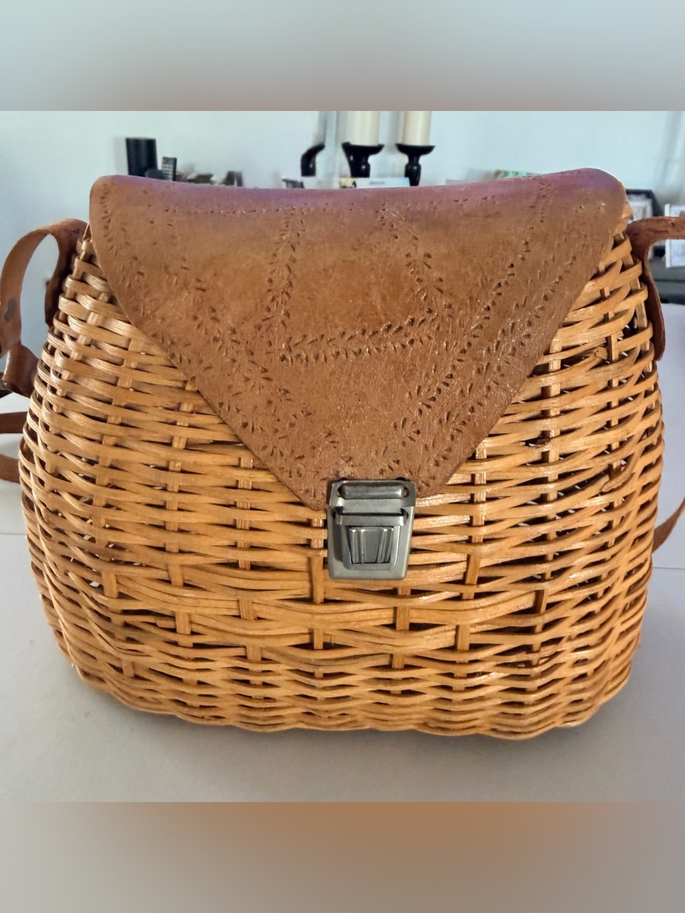 VINTAGE: Handmade Wicker Creel Handbag. - Picture 10 of 15